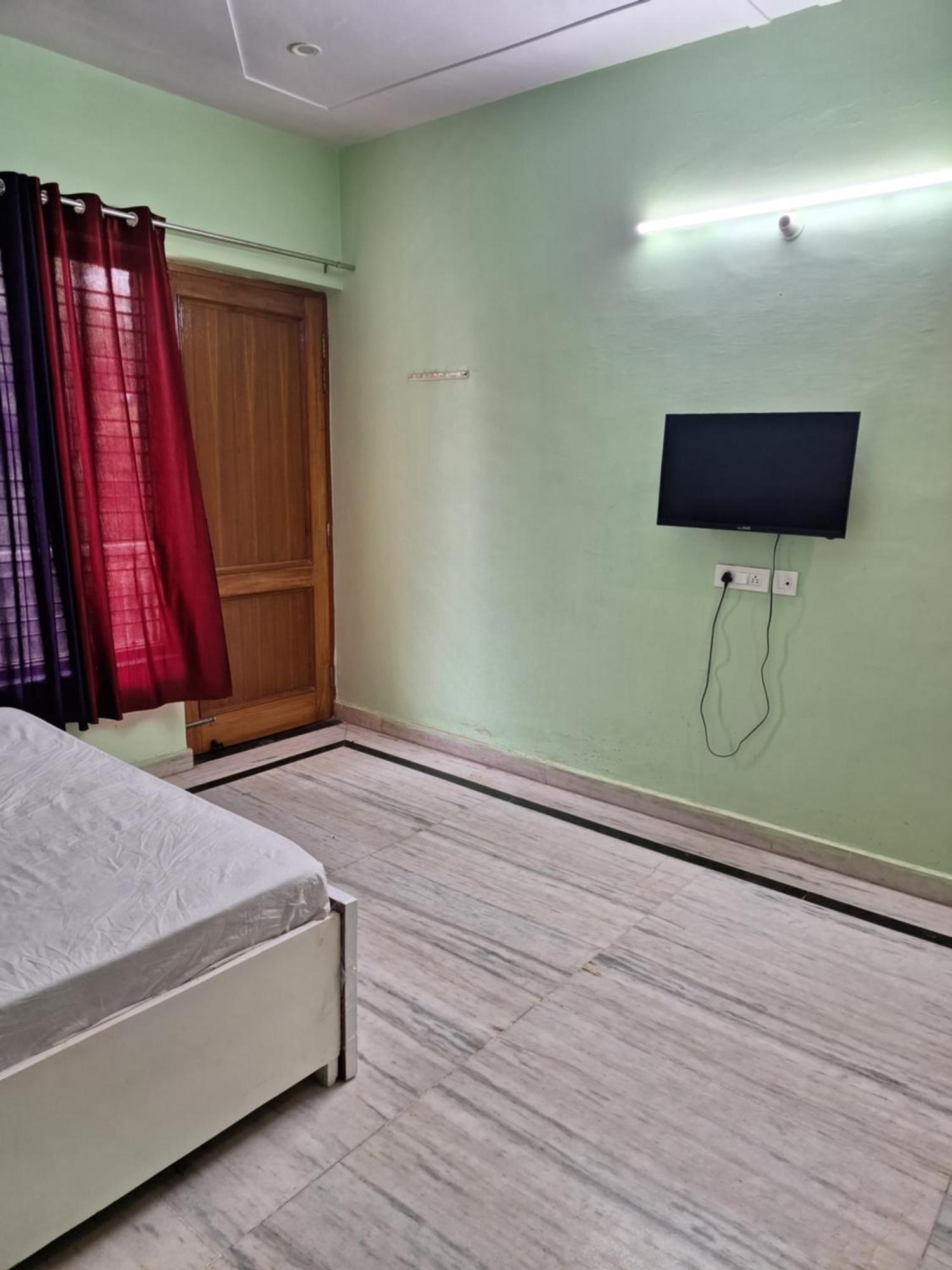 Golf Homes Gyest House Нойда Экстерьер фото