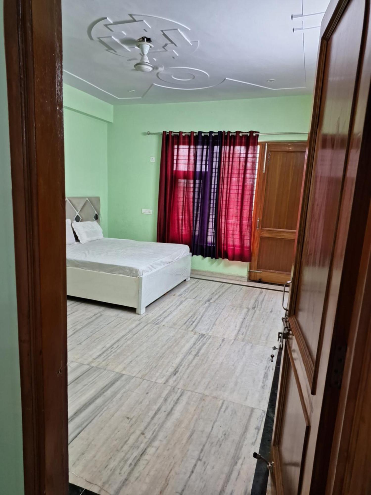 Golf Homes Gyest House Нойда Экстерьер фото